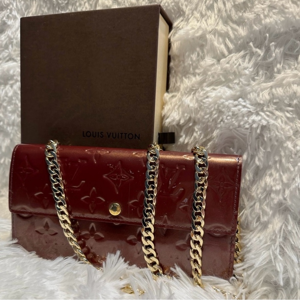 Authentic Louis Vuitton Black Cherry Vernis Porte Feuille Sarah Wallet on chain